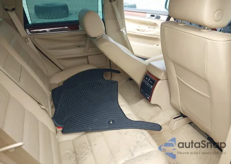 2004 Volkswagen Touareg V8 z USA, uszkodzony, nr VIN WVGCM77L44D077880